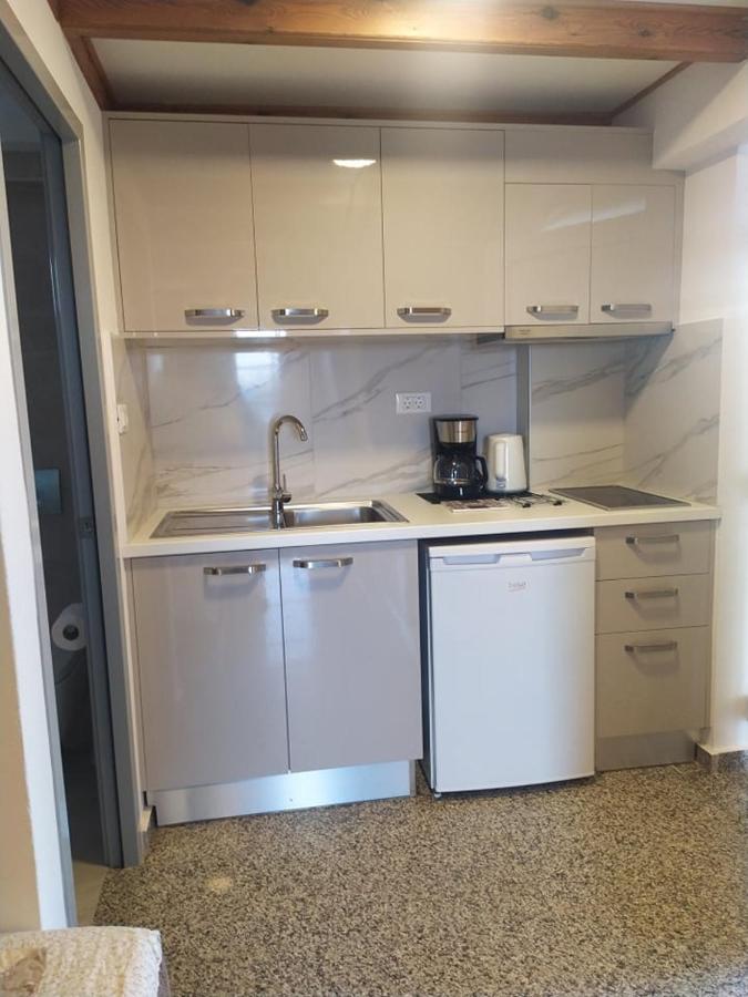 לרפטרה Nicolas Apartments מראה חיצוני תמונה