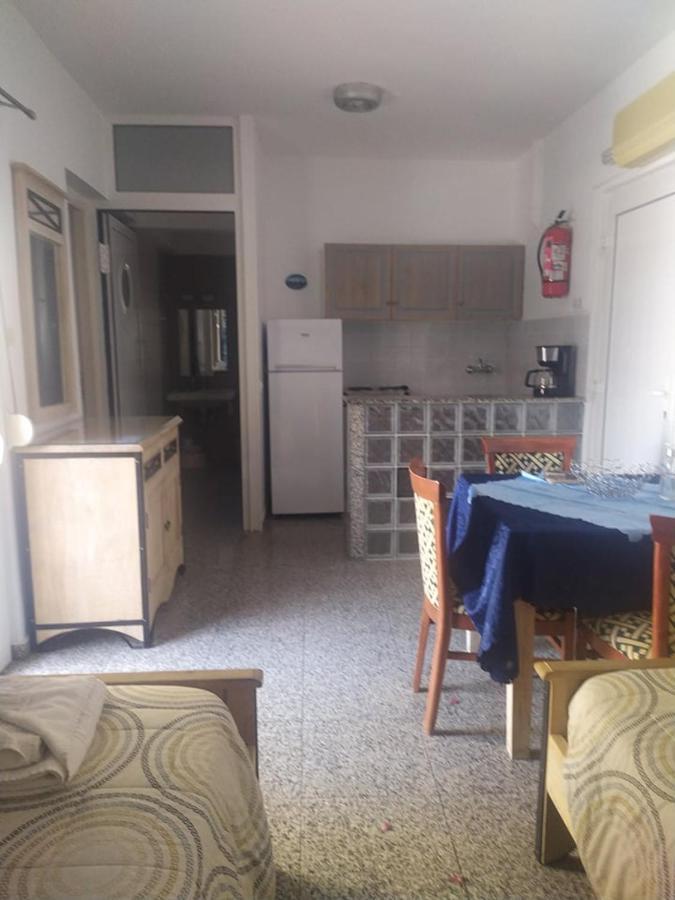 לרפטרה Nicolas Apartments מראה חיצוני תמונה