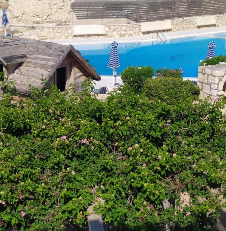 לרפטרה Nicolas Apartments מראה חיצוני תמונה
