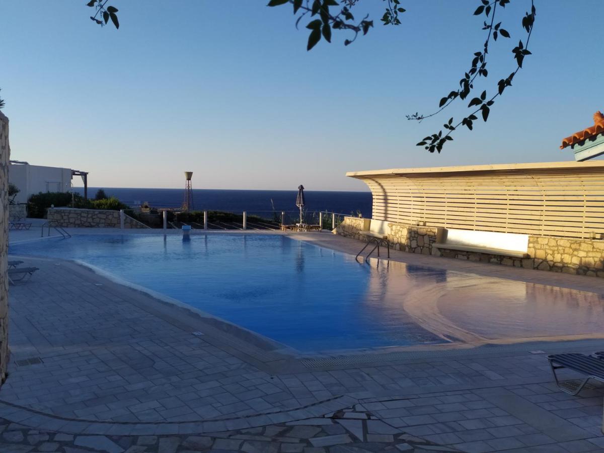 לרפטרה Nicolas Apartments מראה חיצוני תמונה