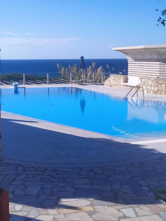 לרפטרה Nicolas Apartments מראה חיצוני תמונה
