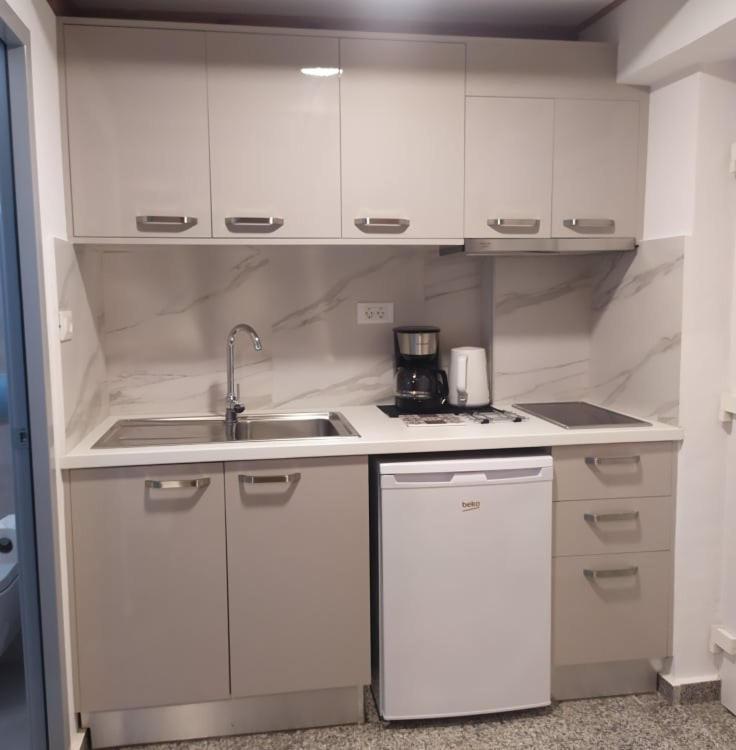 לרפטרה Nicolas Apartments מראה חיצוני תמונה